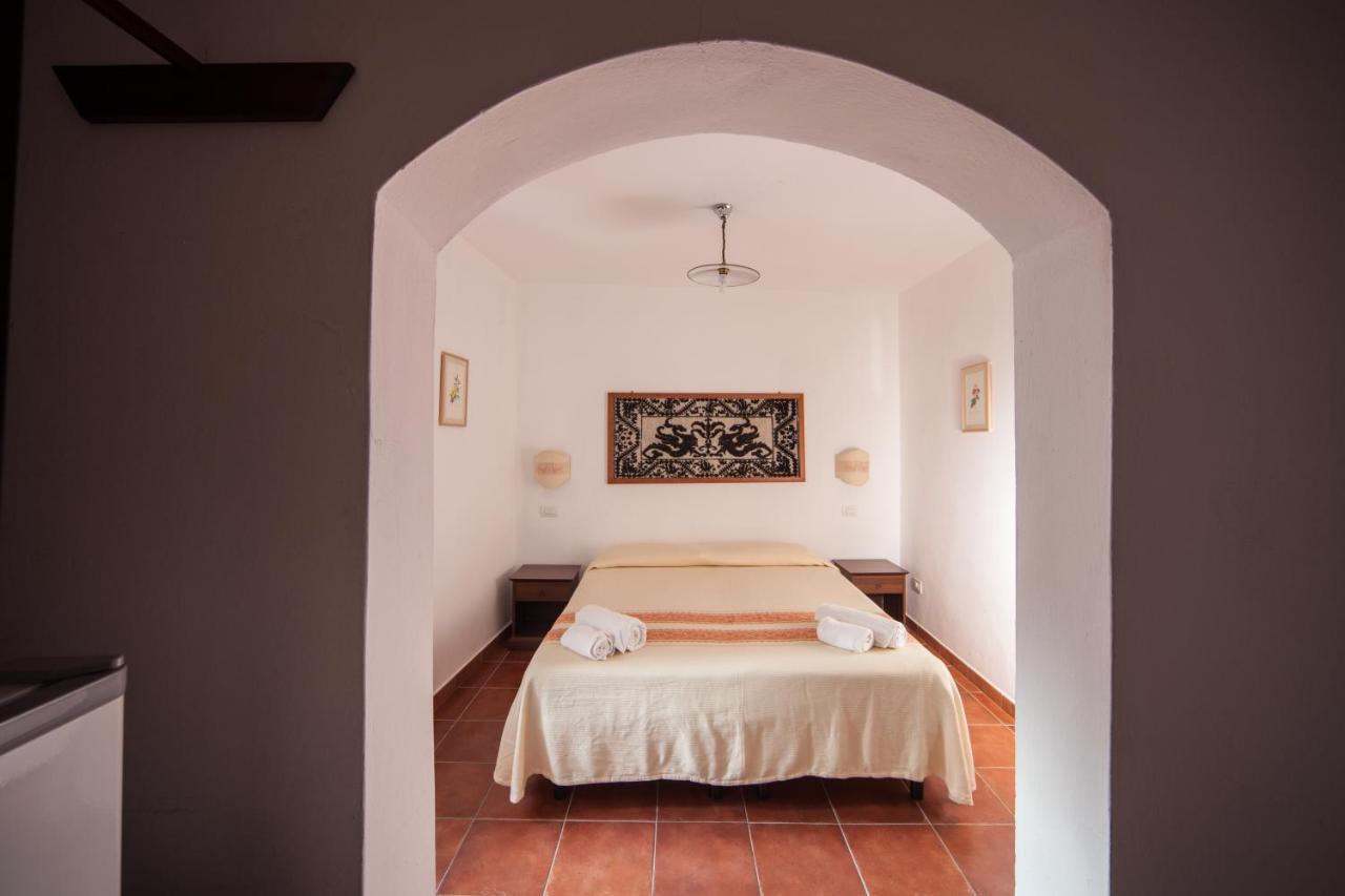 Affitta Camere Casa Delle Rose Villanova Monteleone ภายนอก รูปภาพ